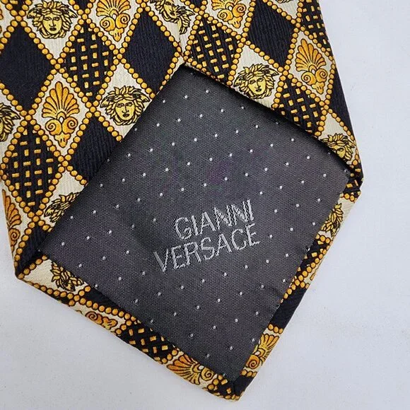 Gianni Versace 100% Silk Tie All Over Gold Black Diamond - Picture 5 of 5
